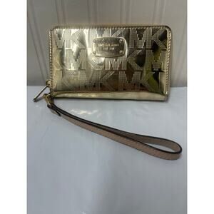 Sold Michael Kors Jet Set continental wallet
